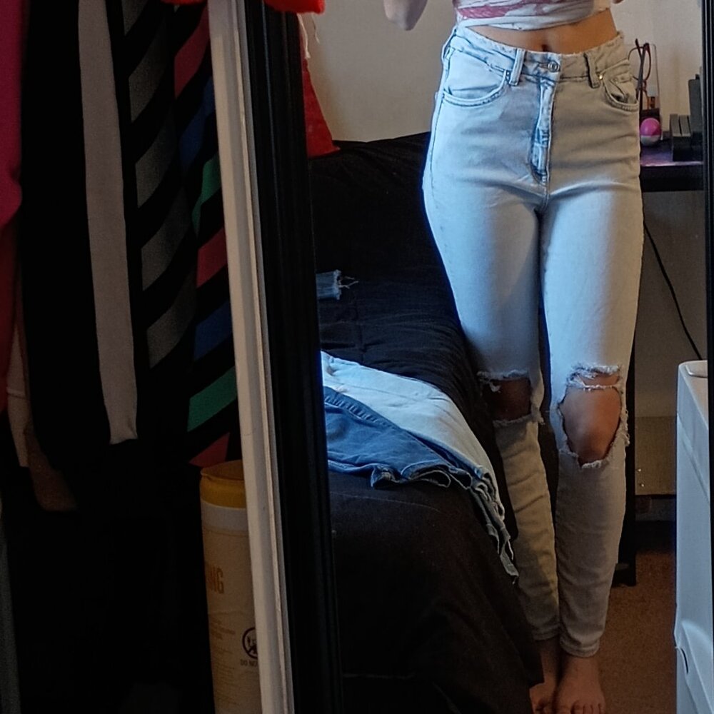 H&M light wash ripped jeans